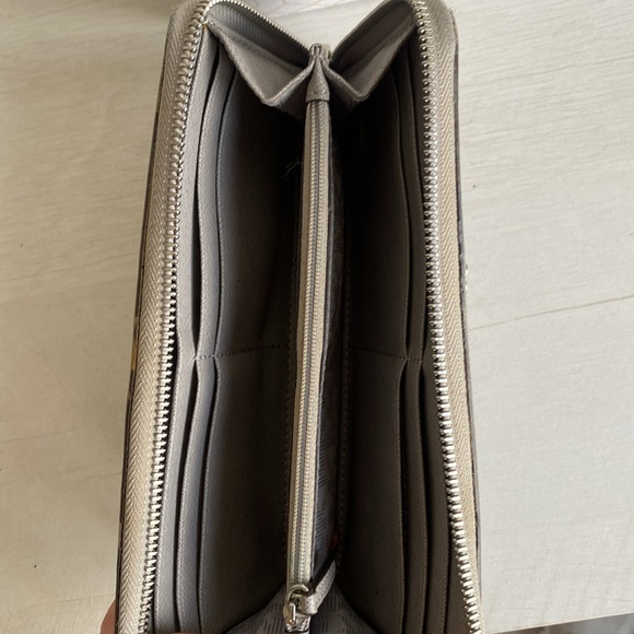 Michael Kors Wallet - Picture 5 of 6